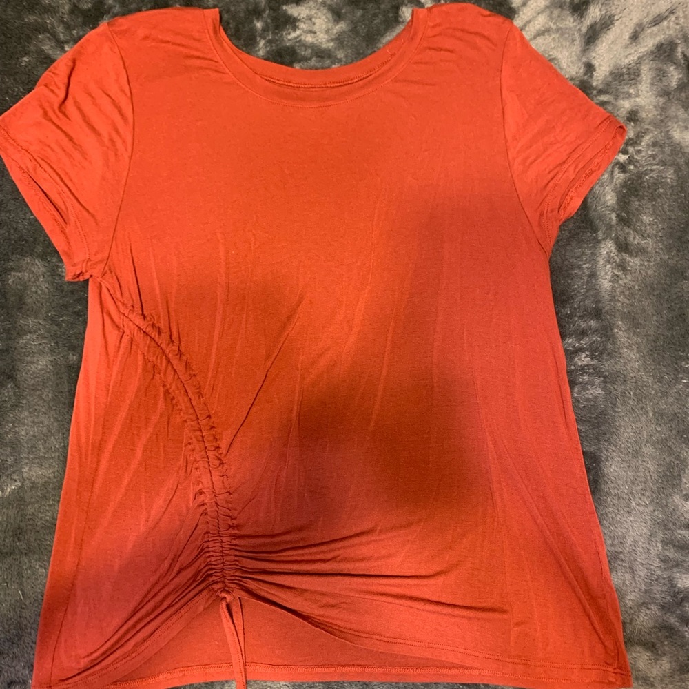 burnt orange scrunchy tee